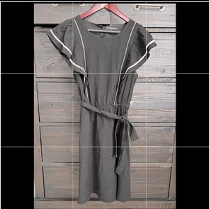 Banana Republic black/white flutter sleeve dress. Size small. BNWT.